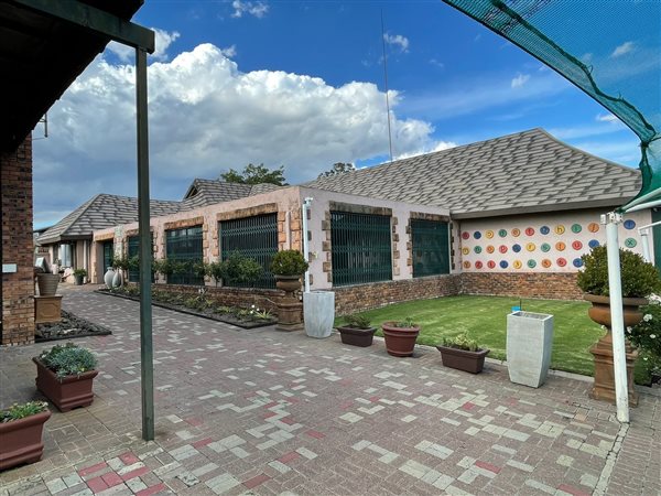 1430  m² Commercial space in Secunda