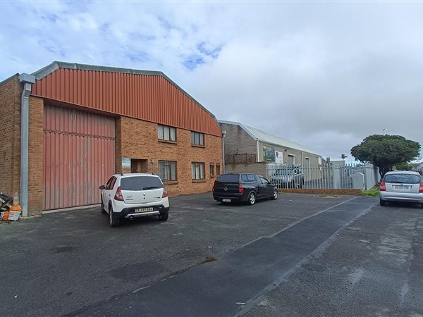 330  m² Industrial space