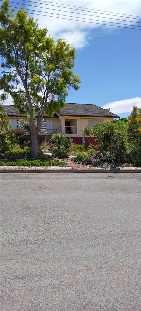 4 Bed House in Bonnievale photo number 23