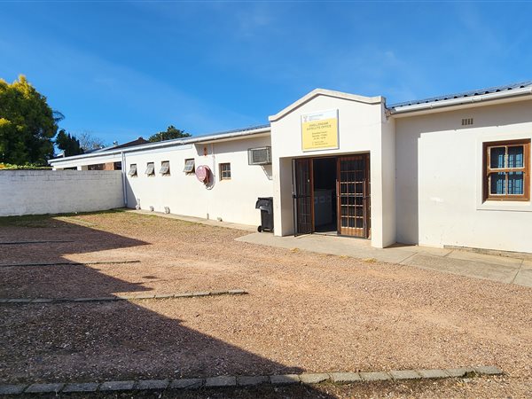 280  m² Commercial space