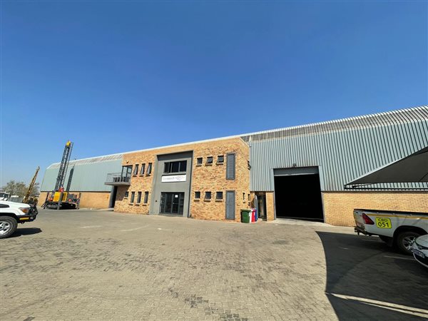 1 350  m² Industrial space