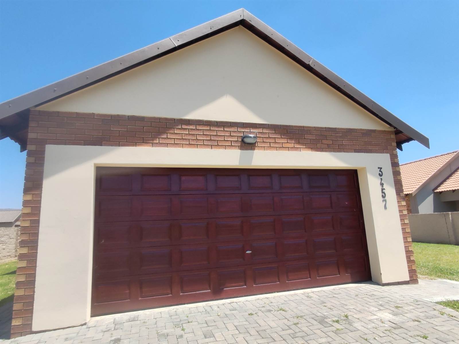 3 Bed House in Waterkloof photo number 2