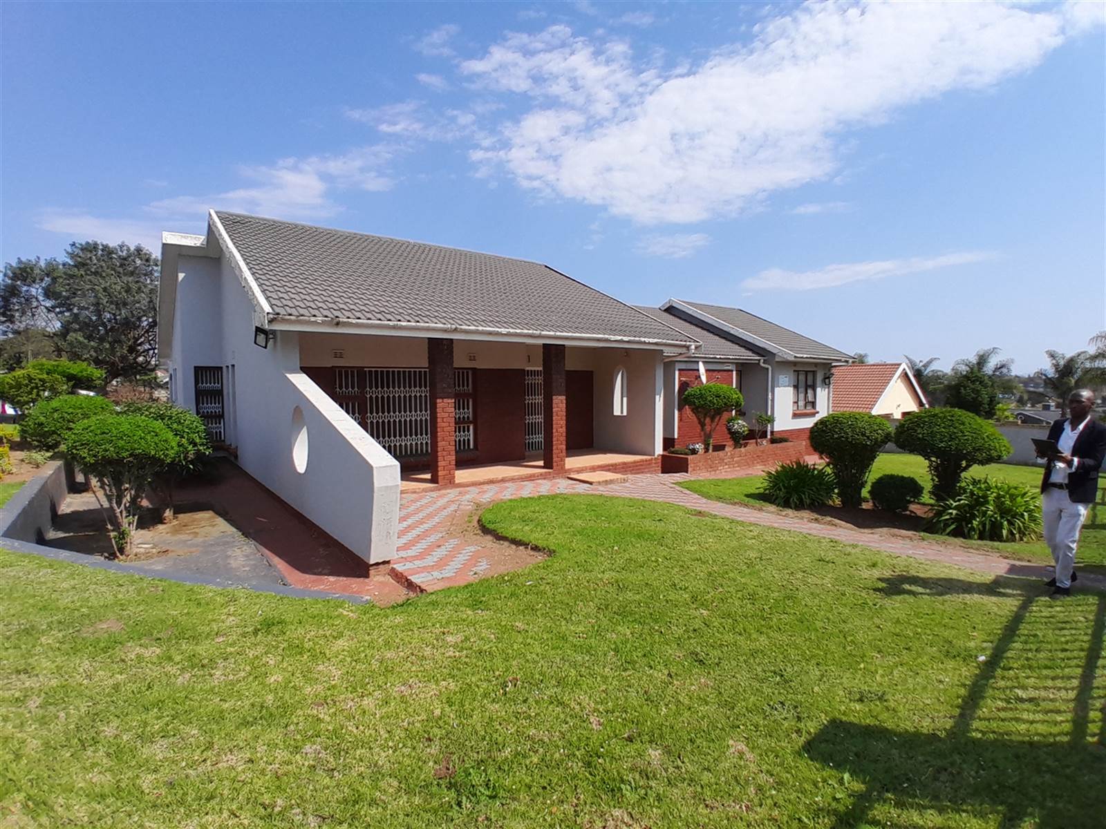 7 Bed House in Southernwood photo number 3