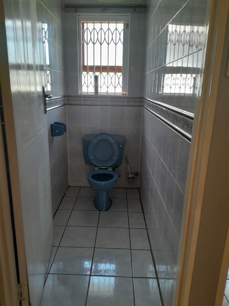 7 Bed House in Southernwood photo number 10