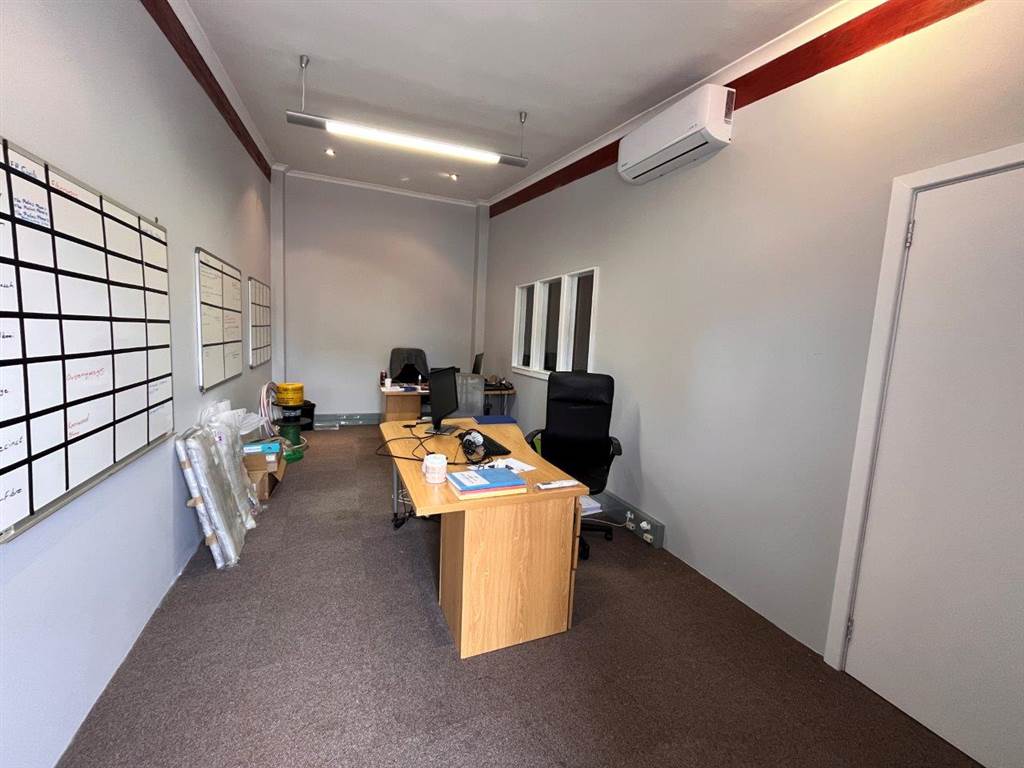 147  m² Commercial space in Walmer photo number 7
