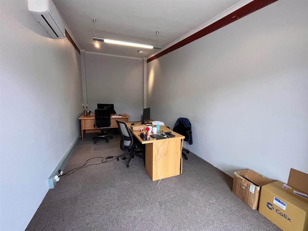 147  m² Commercial space in Walmer photo number 8