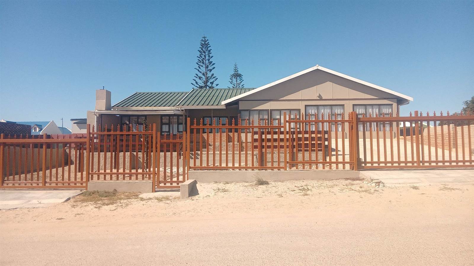 6 Bed House in Port Nolloth photo number 1