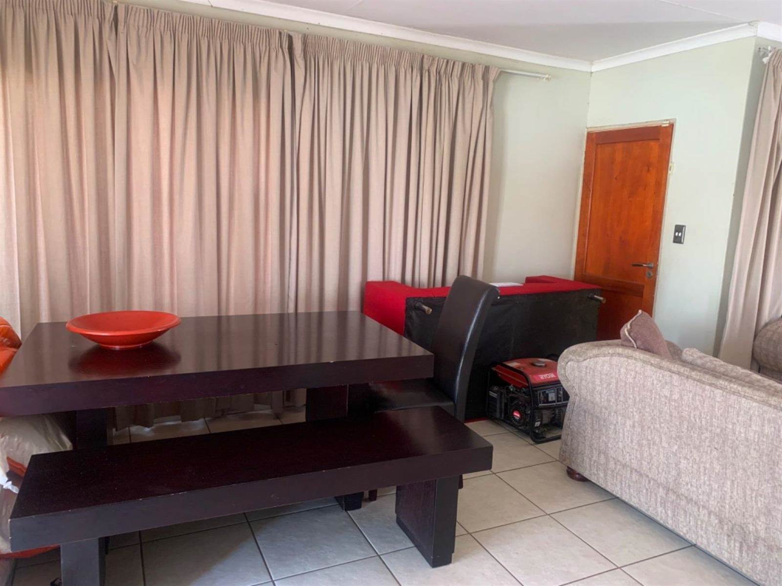 3 Bed House in Serala View photo number 10