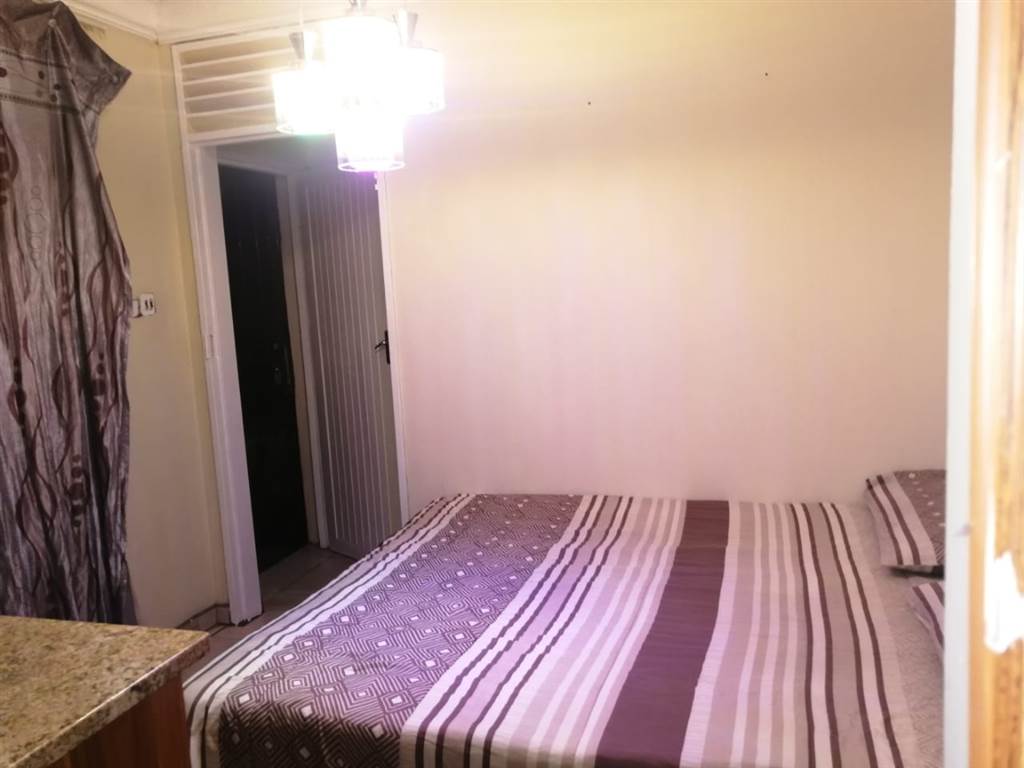 1 Bed Flat in Klipfontein photo number 6