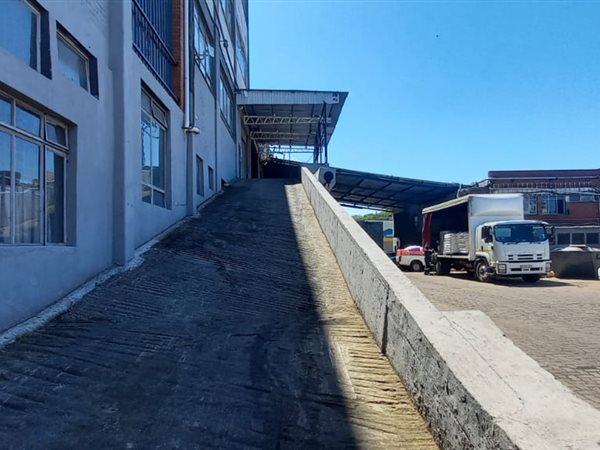 332  m² Industrial space in Bluff