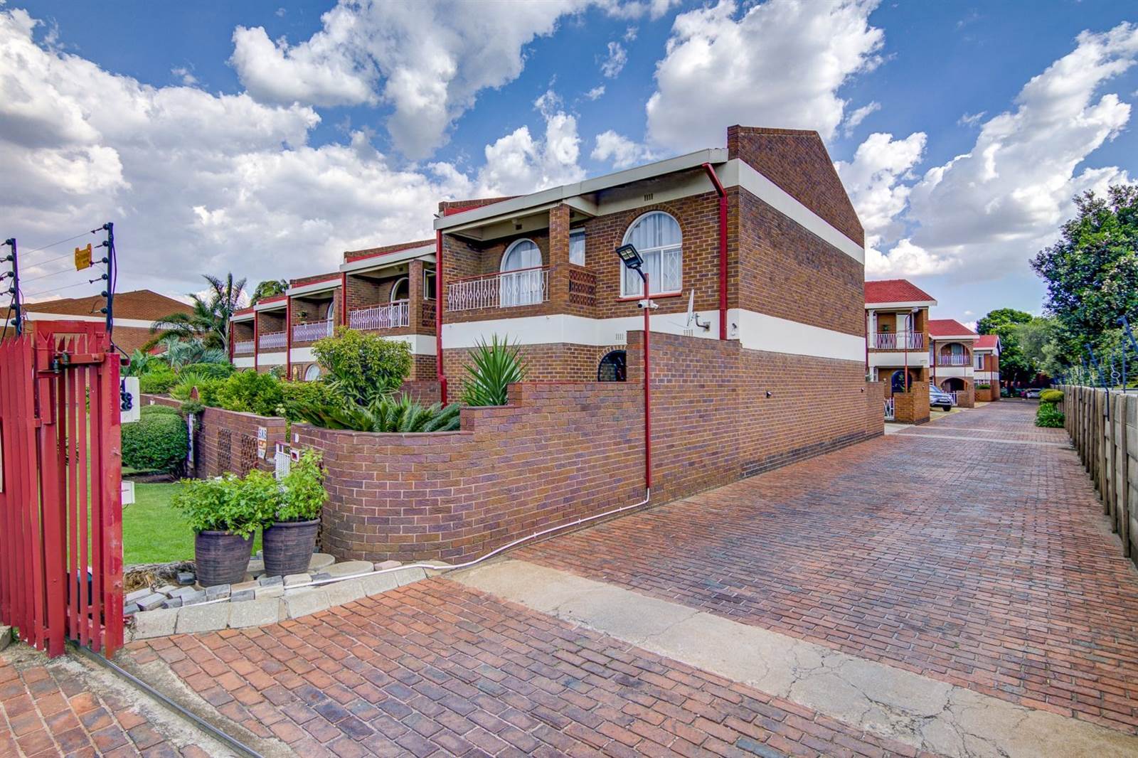 3 Bed Townhouse in Beyers Park photo number 27