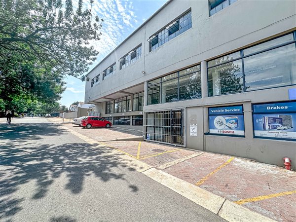 700  m² Commercial space