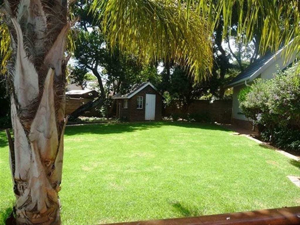 4 Bed House in Glen Marais photo number 19