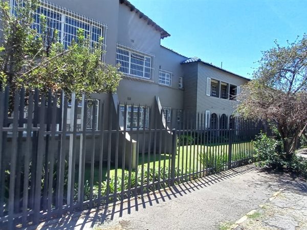 3 Bedroom Townhouse 3 Bedroom Townhouse