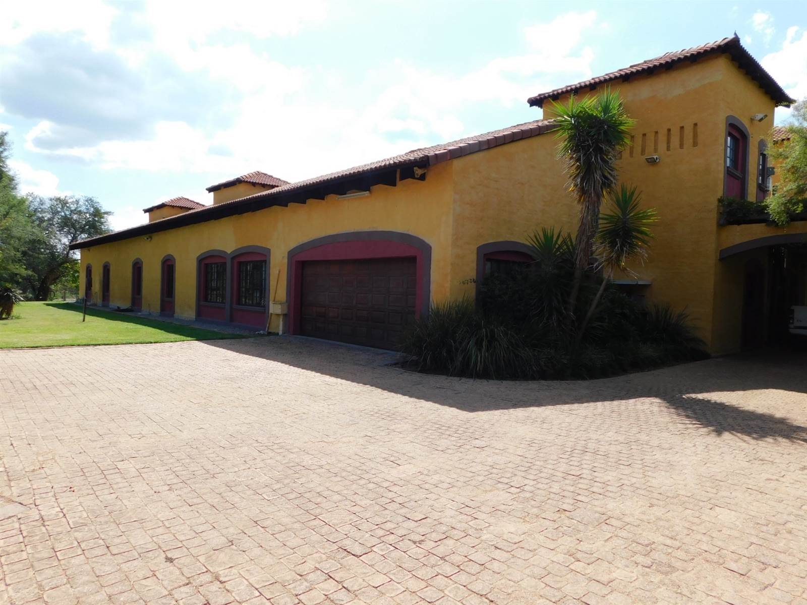5 Bed House in Kameelfontein and surrounds photo number 4