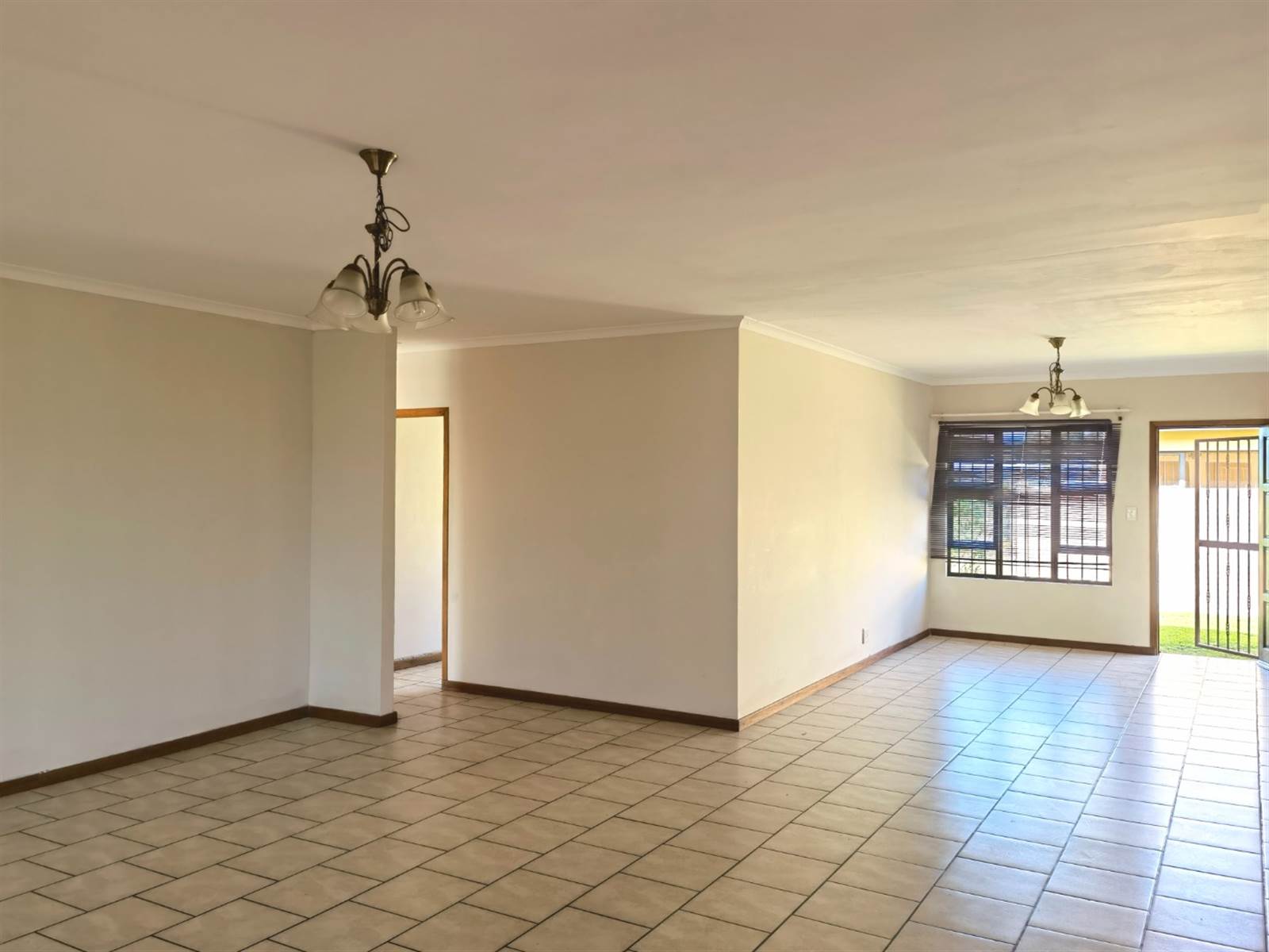 3 Bed Townhouse in Illovo Beach photo number 3