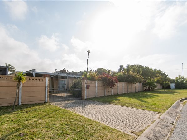 4 Bedroom House 4 Bedroom House