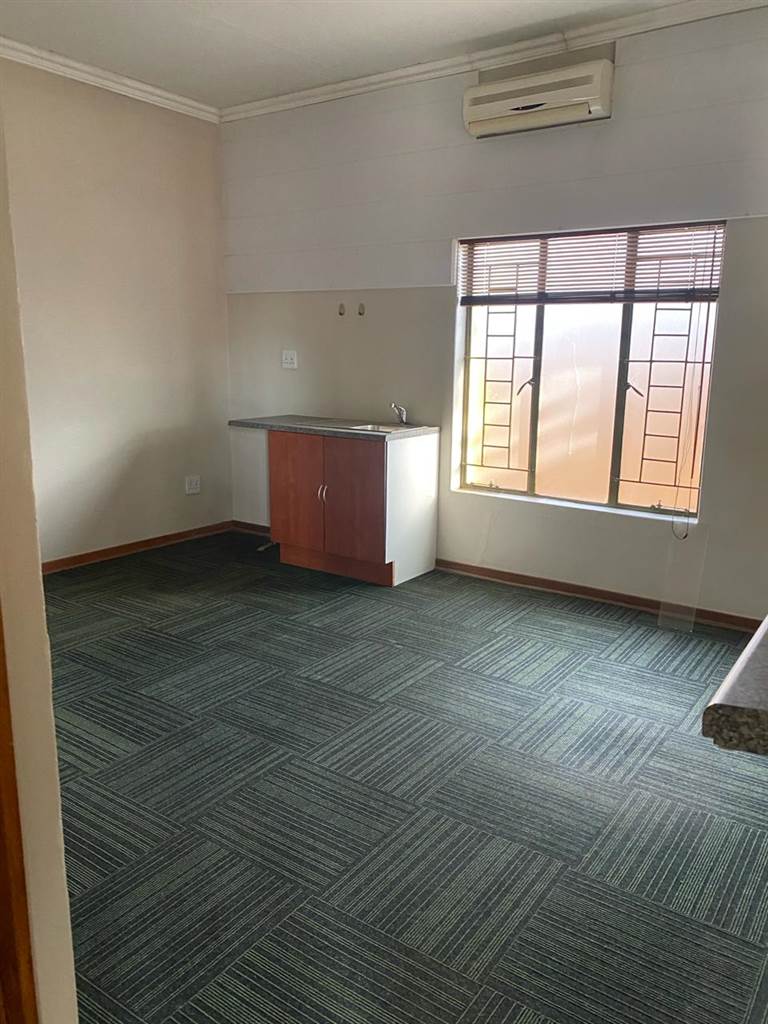 300  m² Commercial space in Rustenburg Central photo number 2