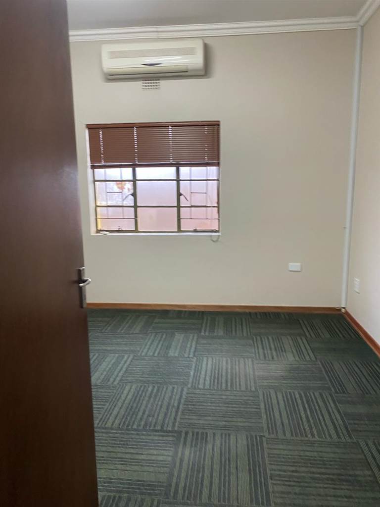 300  m² Commercial space in Rustenburg Central photo number 3