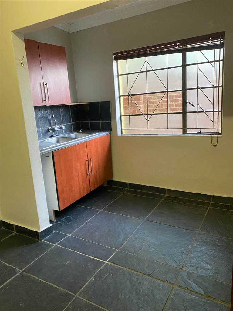 300  m² Commercial space in Rustenburg Central photo number 8