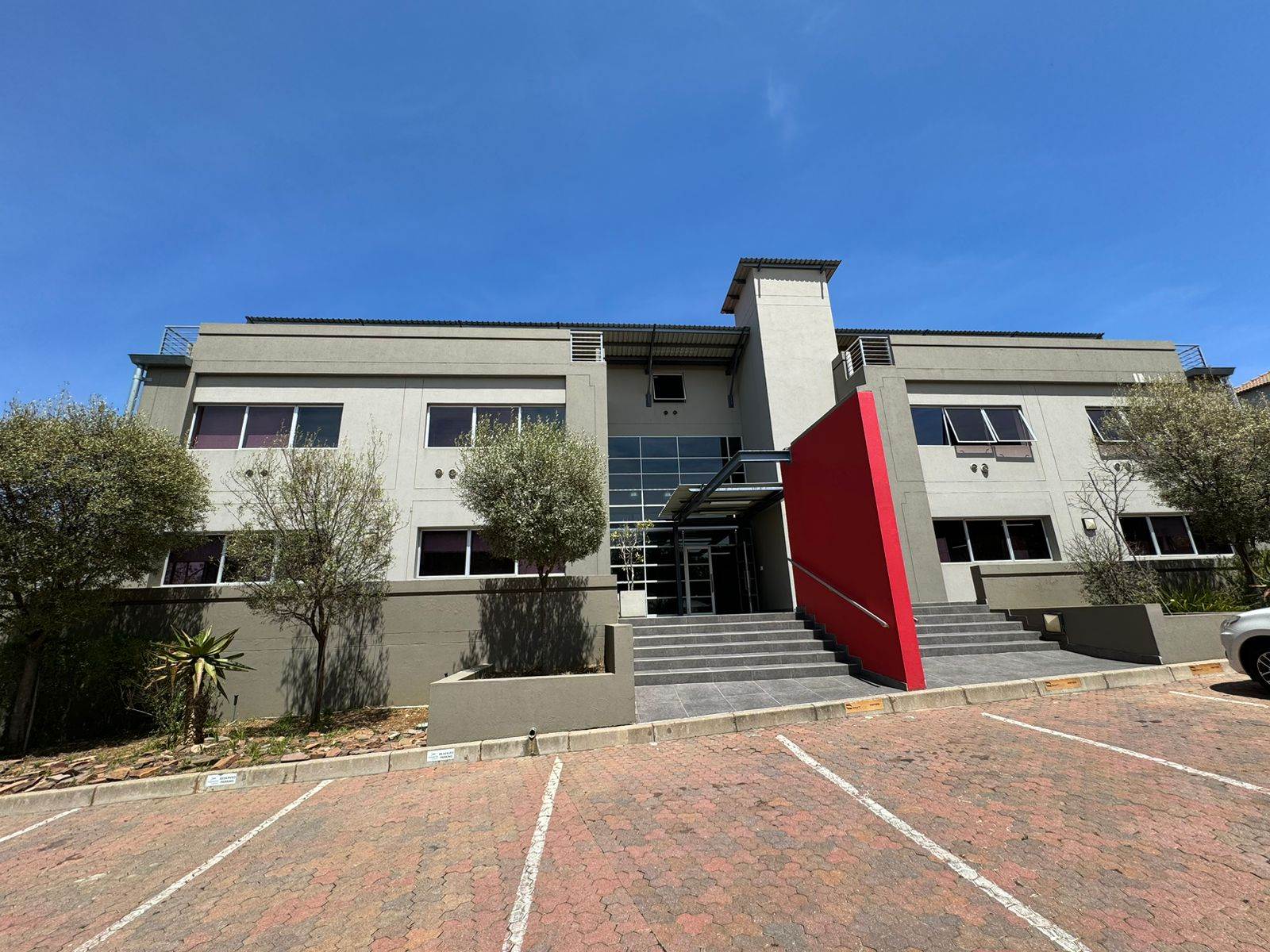 1000  m² Commercial space in Sunninghill photo number 1