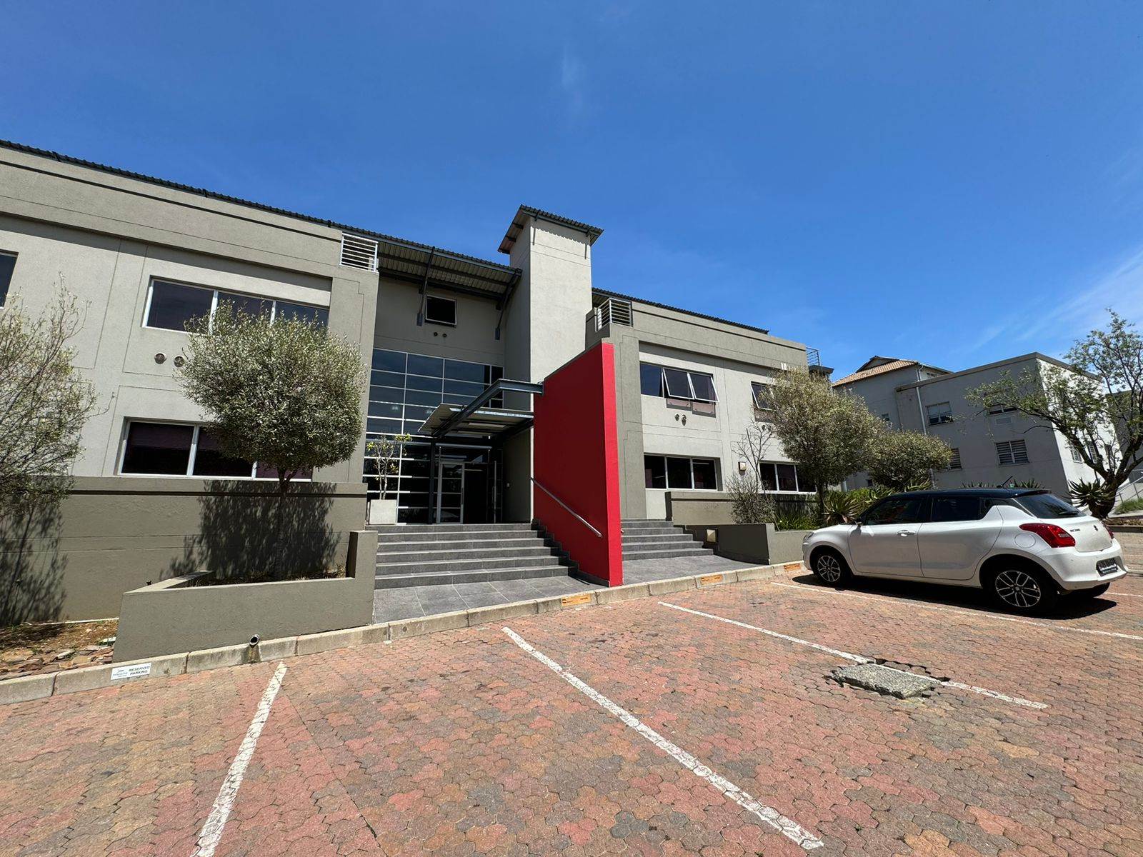 1000  m² Commercial space in Sunninghill photo number 2