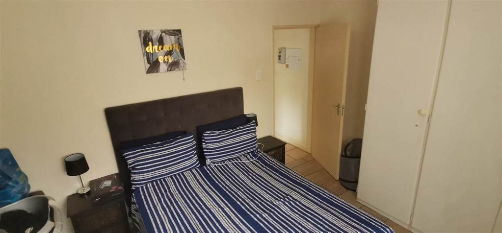 2 Bed Apartment in Die Hoewes photo number 21