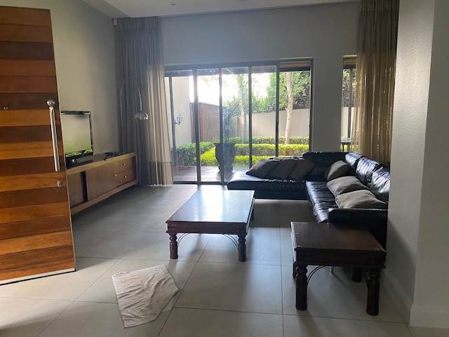 3 Bed Cluster in Waterkloof photo number 2