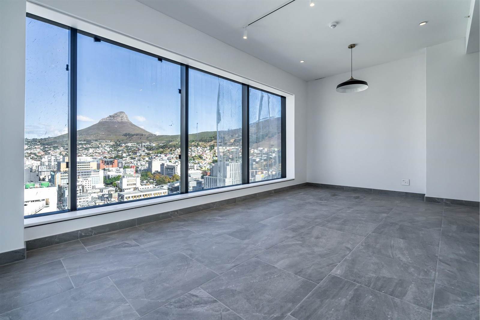 1 Bed Apartment in Cape Town City Centre photo number 12