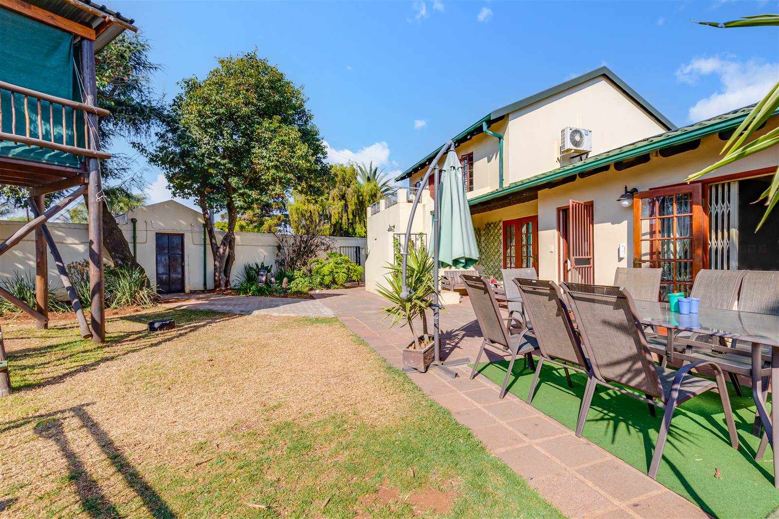6 Bed House in Doringkloof photo number 1