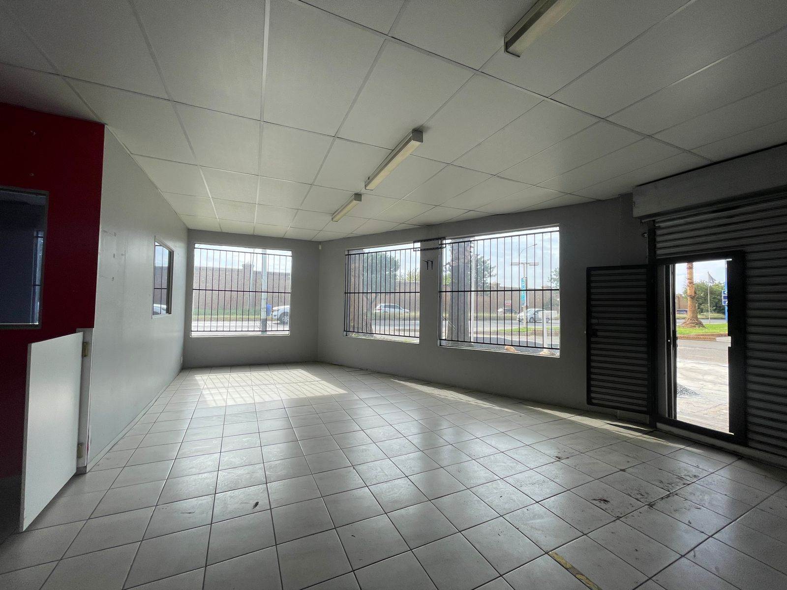 750  m² Commercial space in Beyers Park photo number 4