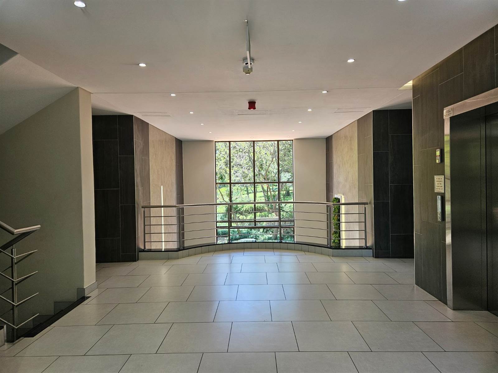 843  m² Commercial space in Woodmead photo number 2