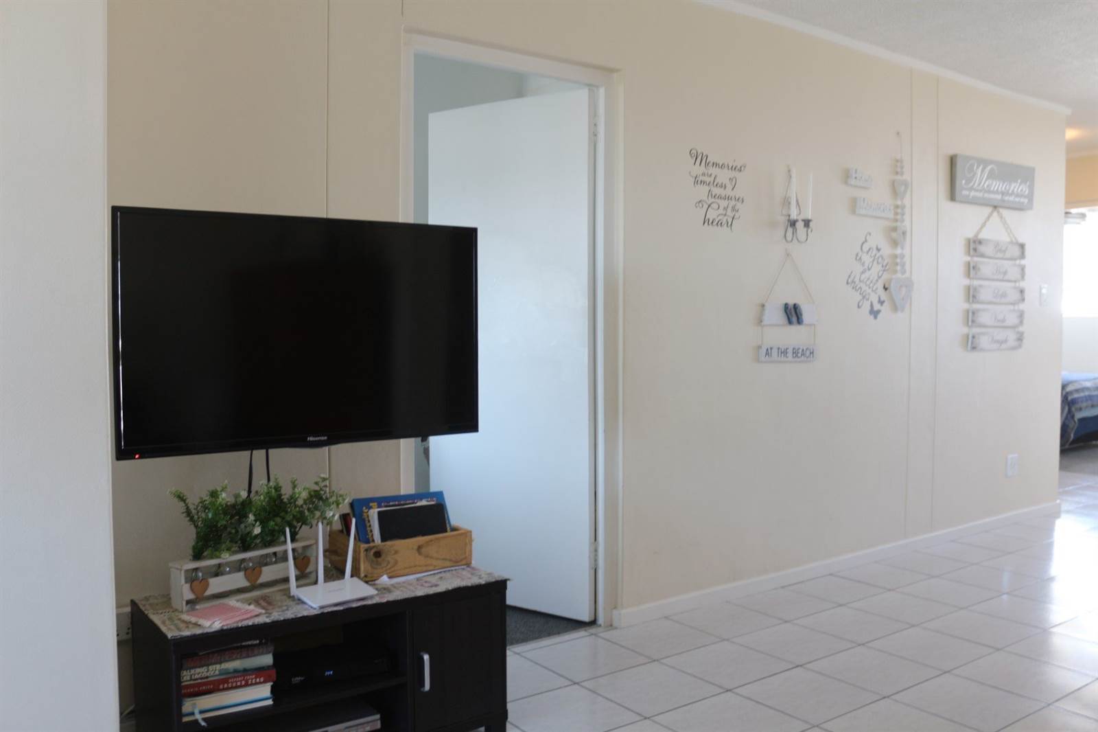3 Bed Apartment in Stilbaai photo number 6