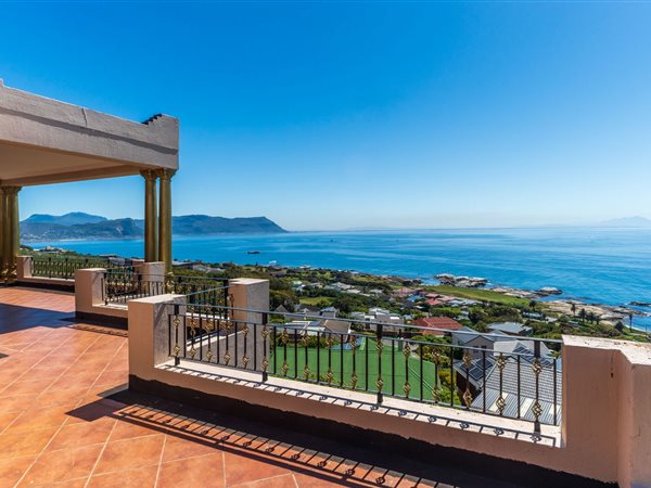 6 Bed House in Simons Town