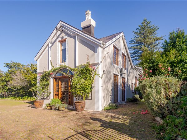 6 Bedroom House