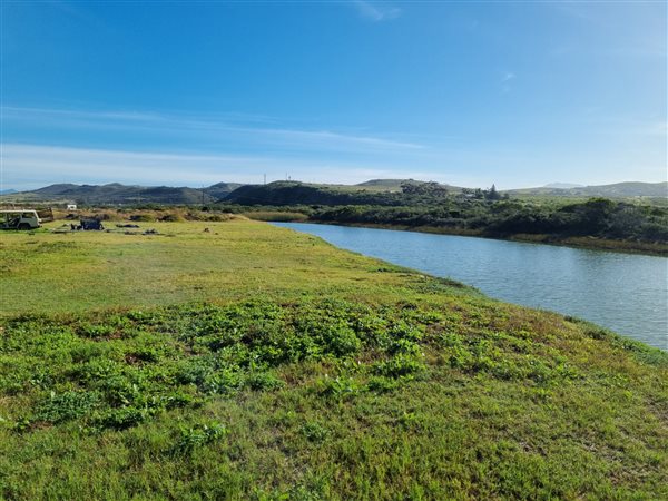 3.8 ha Land available in Hartenbos