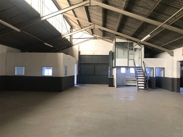 330  m² Industrial space