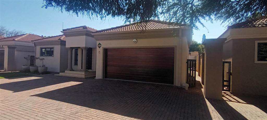 3 Bed Townhouse in Wilkoppies photo number 20