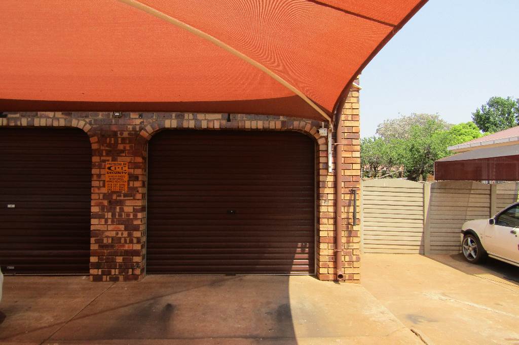 2 Bed House in Carletonville photo number 6