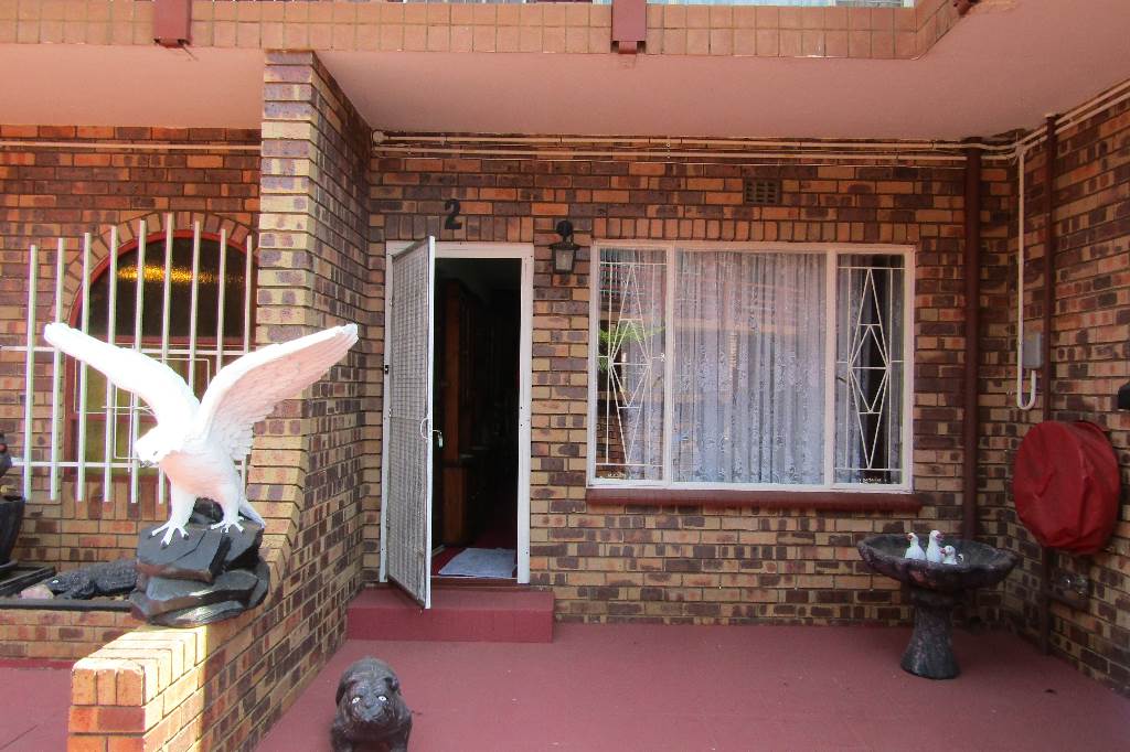 2 Bed House in Carletonville photo number 3