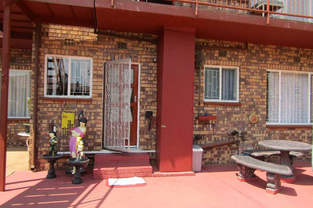 2 Bed House in Carletonville photo number 4
