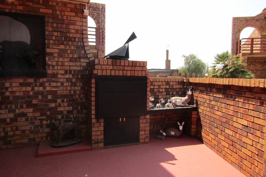2 Bed House in Carletonville photo number 5