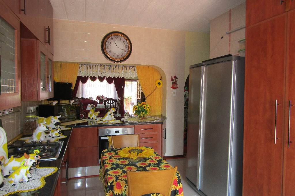 2 Bed House in Carletonville photo number 7