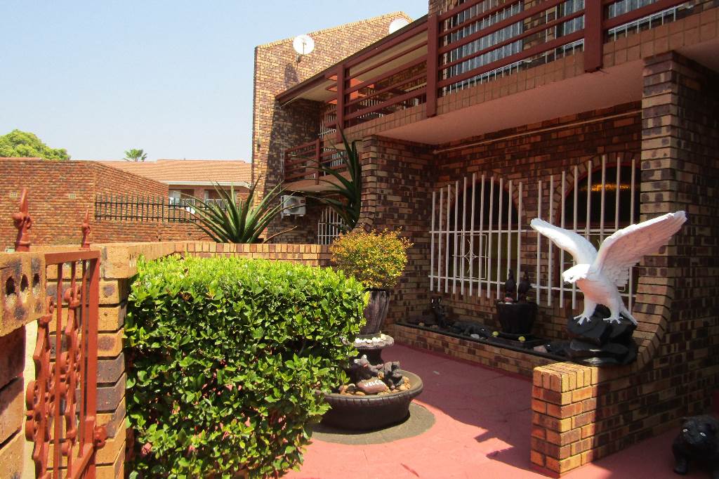2 Bed House in Carletonville photo number 1