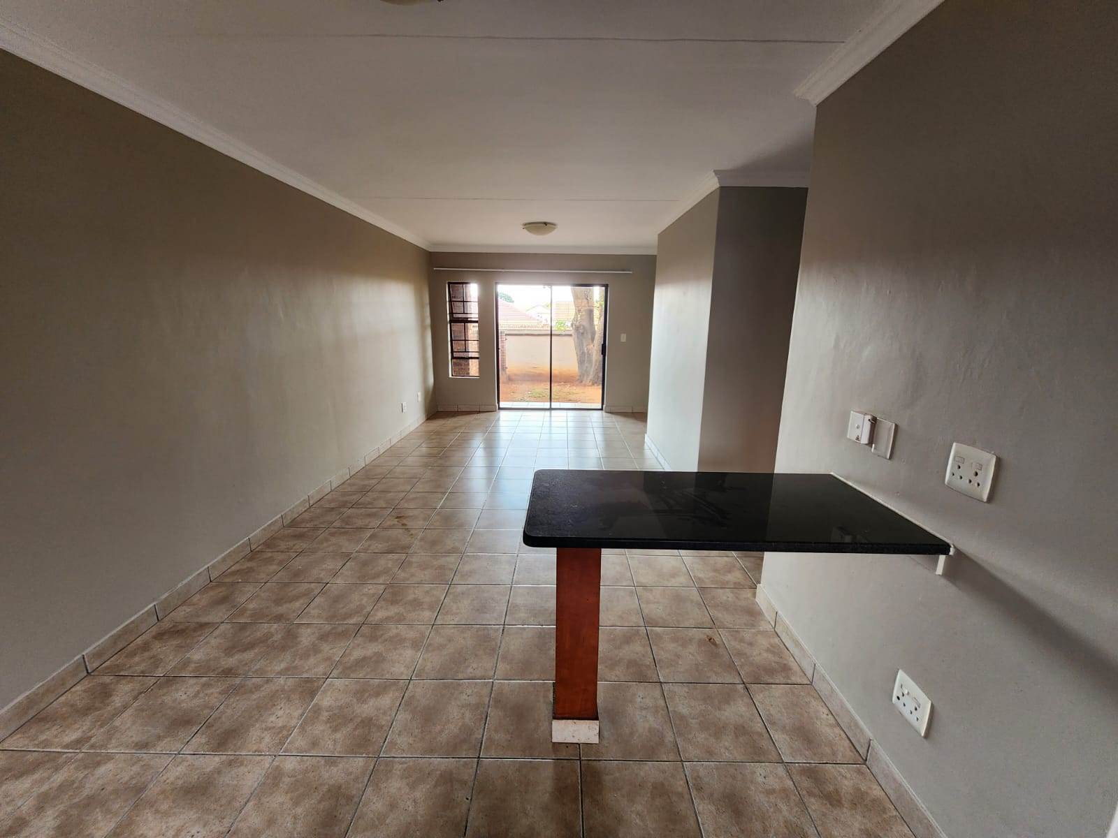 2 Bed Apartment in Magalieskruin photo number 14