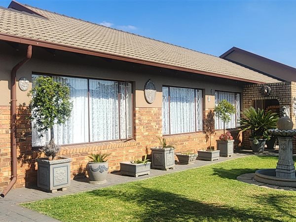 4 Bedroom Townhouse 4 Bedroom Townhouse