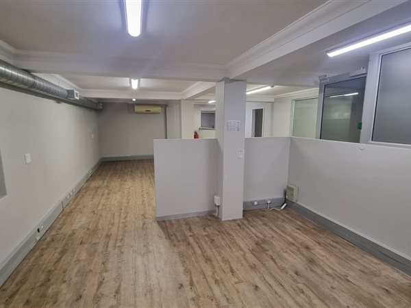 335  m² Commercial space