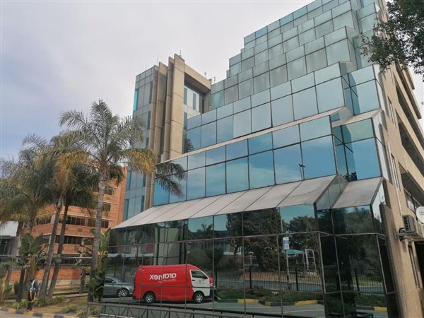 984  m² Commercial space
