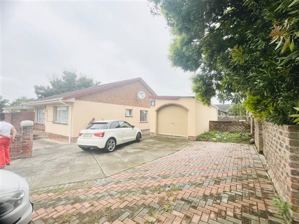 3 Bedroom Townhouse 3 Bedroom Townhouse