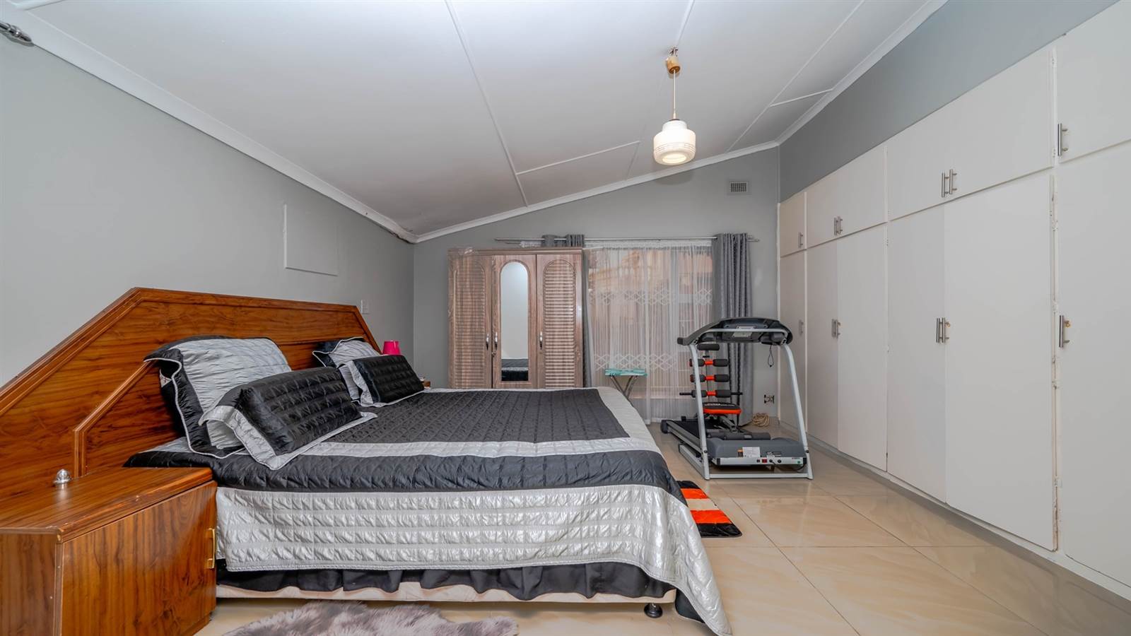 3 Bed House in Blythedale Beach photo number 25